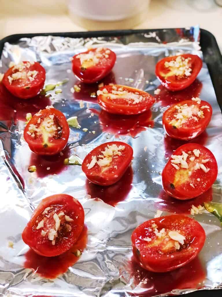 garlic added to tomatoes