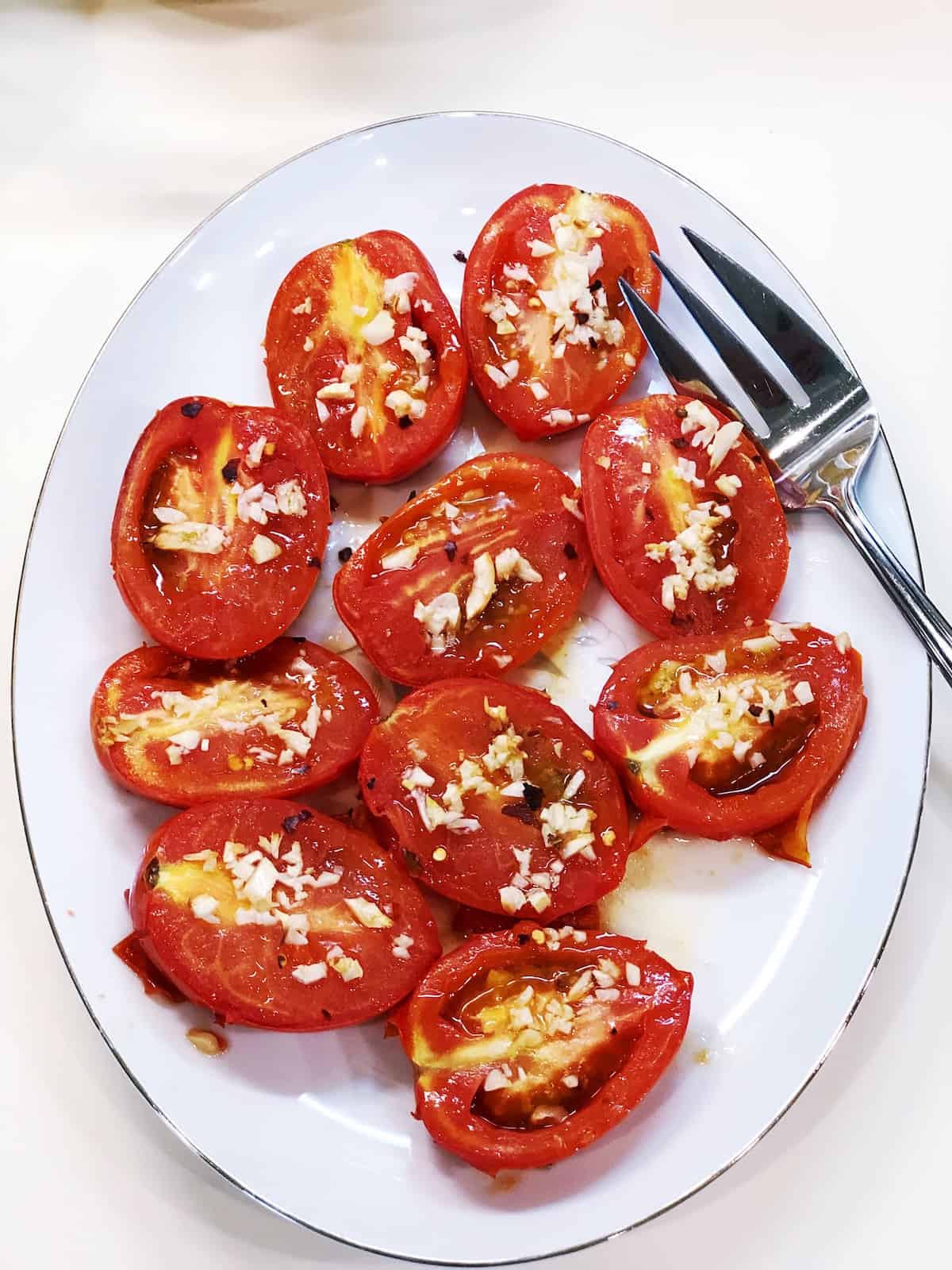 top view of roasted tomatoes