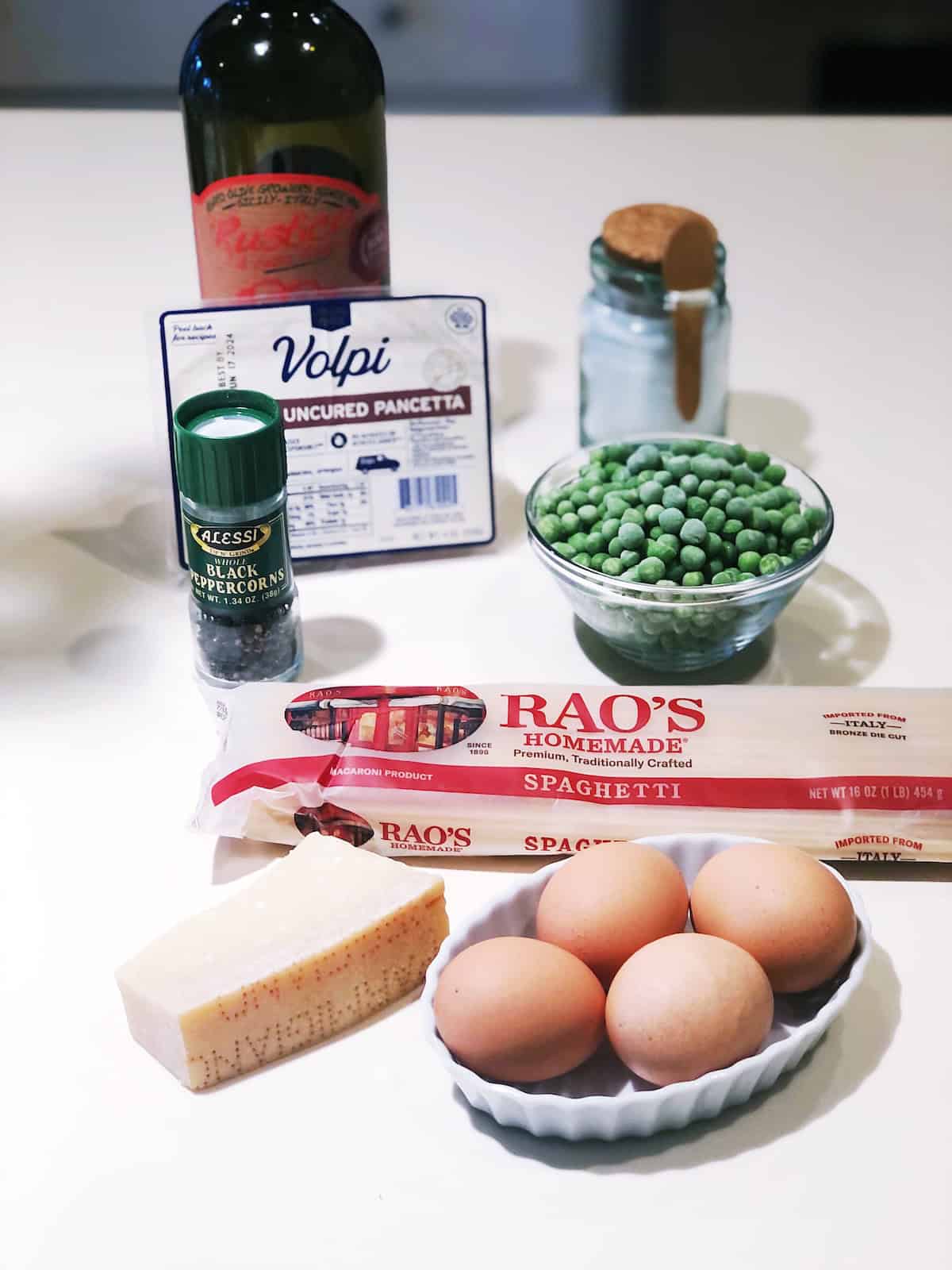 ingredients for spaghetti alla carbonara with peas and pancetta