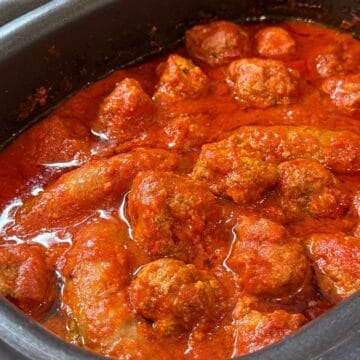 Slow cooker Sunday sauce in the slow cooker.